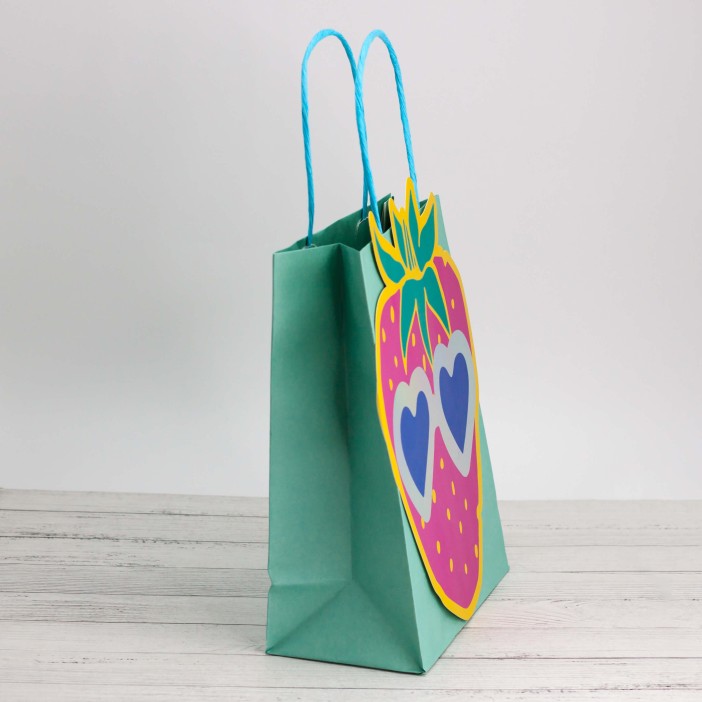 Пакет подарочный (S) &quot;Eyes heart strawberry&quot;, green (21*25.5*10) 