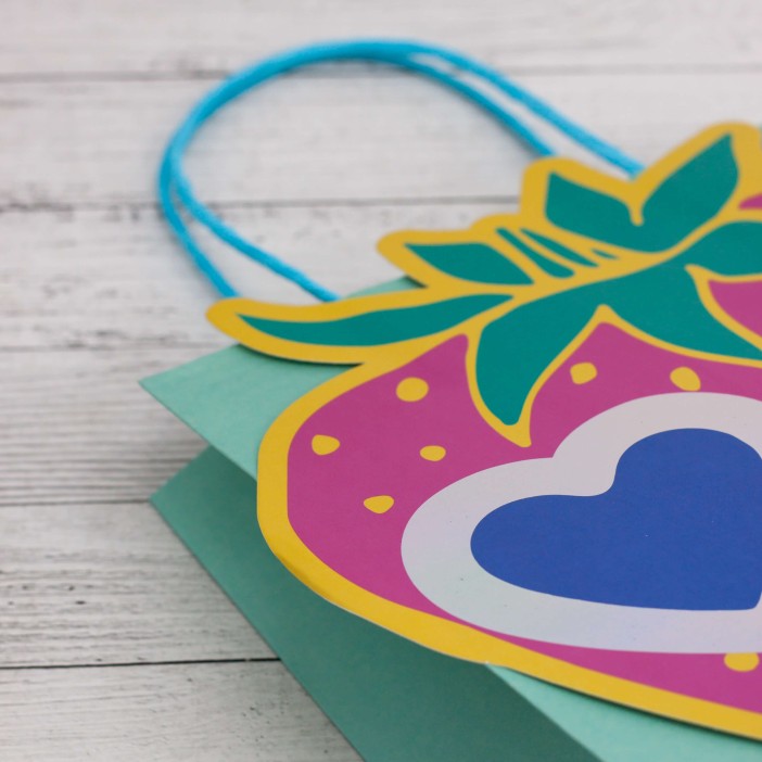 Пакет подарочный (S) &quot;Eyes heart strawberry&quot;, green (21*25.5*10) 