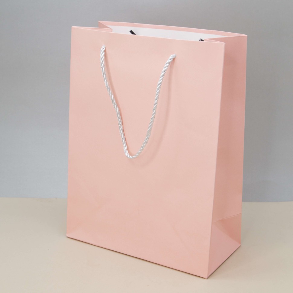 подарочный прозрачный пакет для подарков. овощи в полиэтиленовом пакете. кашированная бумага.