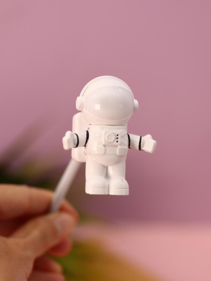 Ночник "Светящийся астронавт" (3,2*4,5*5,6 см), USB
