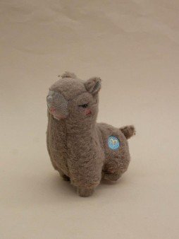 Плюшевый брелок "Пушистая лама", коричневый (12 см)