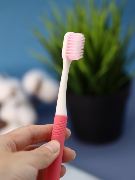 Зубная щётка для взрослых iLikeGift "Боевой зайчик", розовая (21 см) 