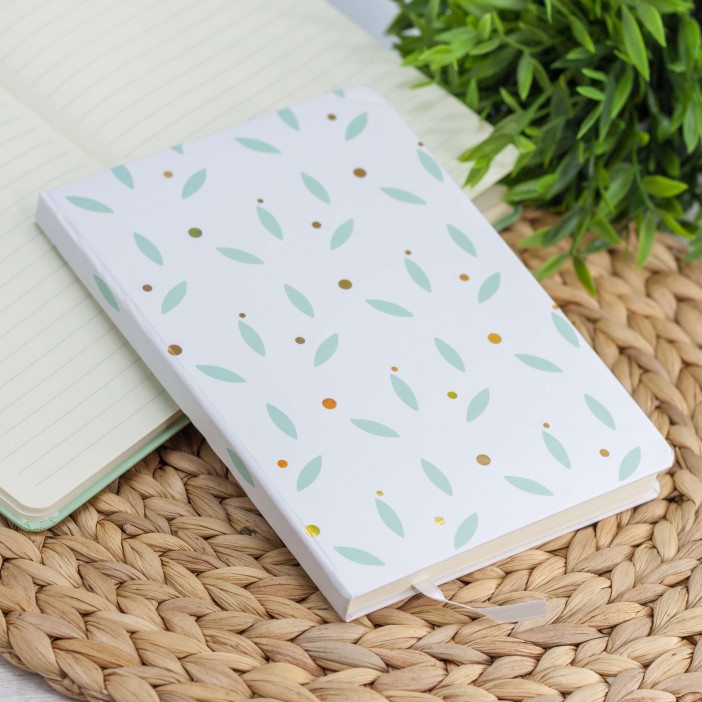 Блокнот (A5) &quot;Flowers and leaves&quot;, white (14.5*21) 