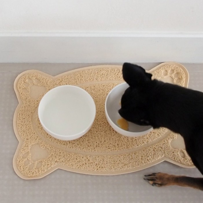 Коврик под миски &quot;Следы&quot; (40х26 см). 