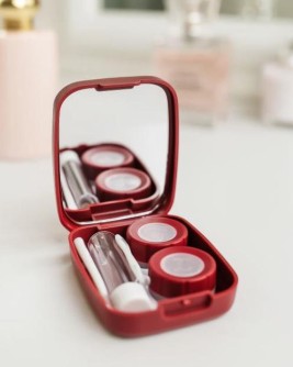 Контейнер для линз «Heart paint», red