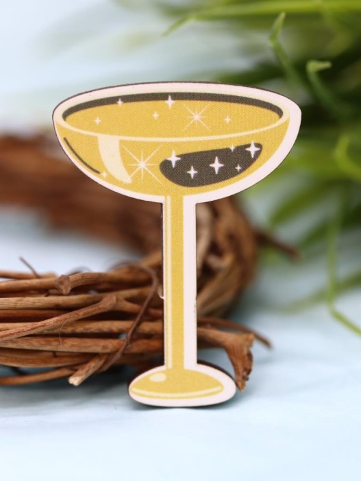 Значок ЭКО из дерева "Пусть год будет игристым" 