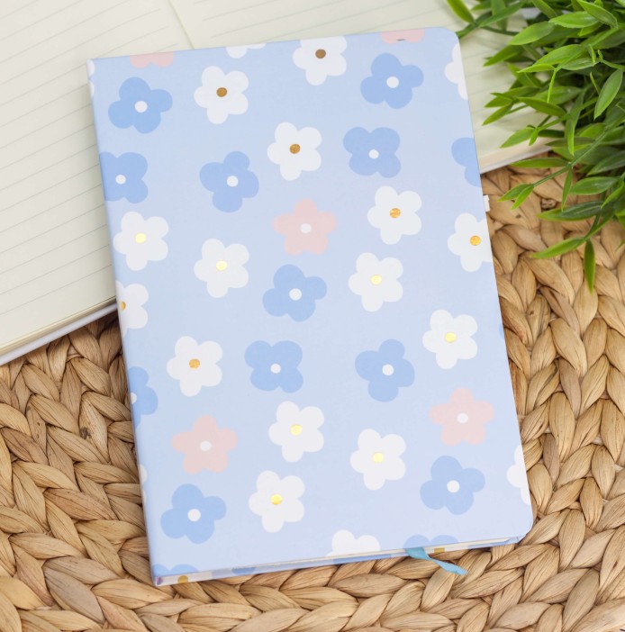 Блокнот (A5) &quot;Flowers and leaves&quot;, blue (14.5*21) 