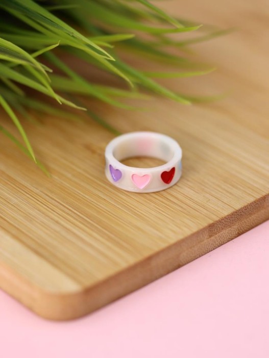 Кольцо акриловое GIRLY "Изобилие сердечек", белое (d=1,7 см) 