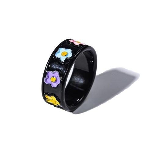 Кольцо акриловое GIRLY "Изобилие цветов", черное (d=1,7 см) 