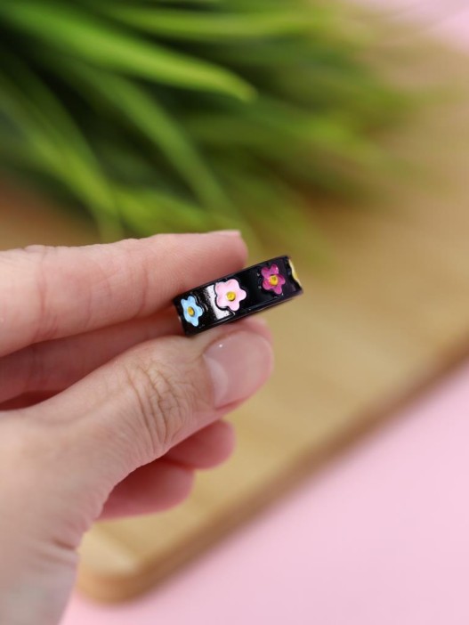 Кольцо акриловое GIRLY "Изобилие цветов", черное (d=1,7 см) 