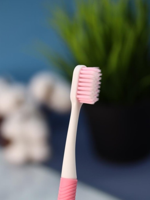 Зубная щётка для взрослых iLikeGift "Мечтательный зайка", розовая (21 см) 