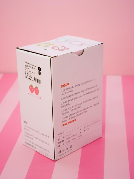 Часы-будильник «Strawberry», red (7,5х10,5 см) 