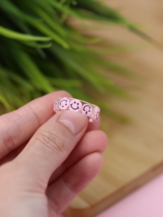 Кольцо акриловое GIRLY "Розовая улыбка", белое (d=1,7 см) 