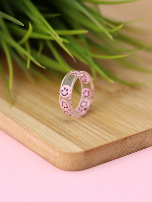 Кольцо акриловое GIRLY "Розовая улыбка", белое (d=1,7 см) 