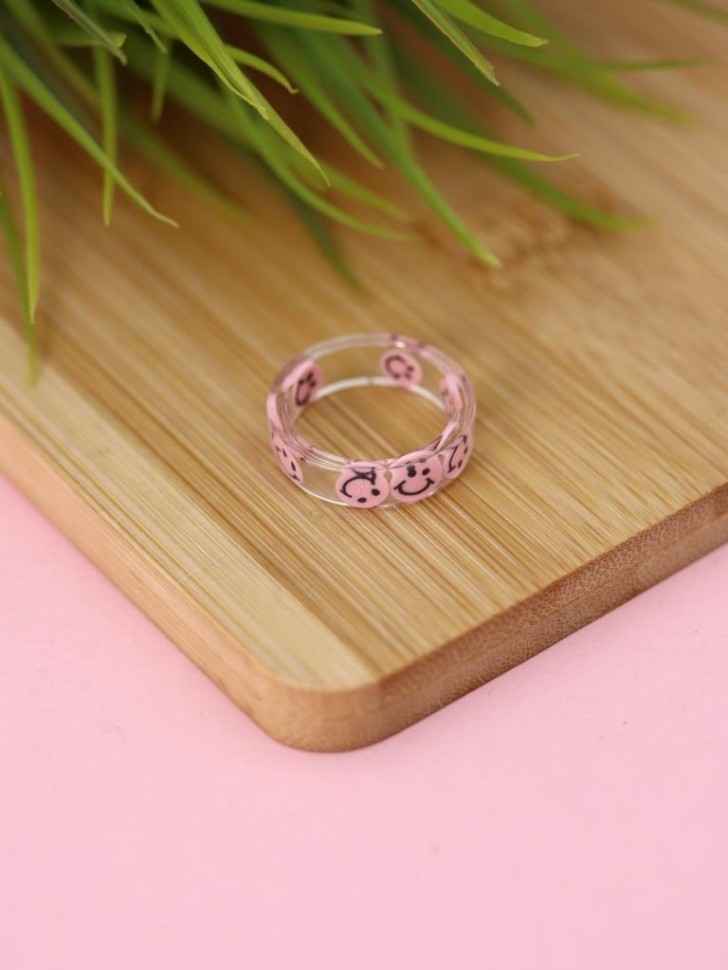 Кольцо акриловое GIRLY "Розовая улыбка", белое (d=1,7 см)