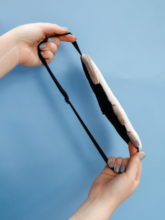 Маска для сна гелевая GIRLY "Пушистый кот", серая 