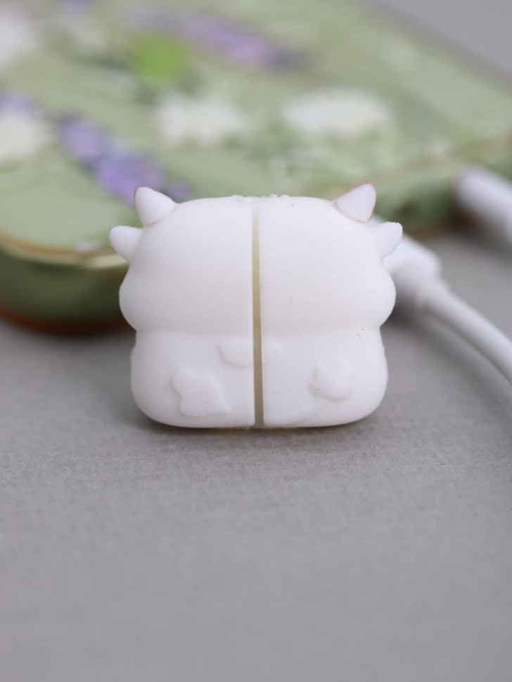 Защитная насадка для провода iLikeGift "Коровье молоко"