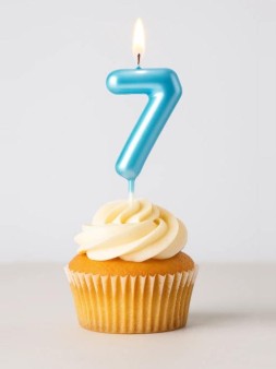 Свеча для торта "Azure glow" цифра 7, (6 см)