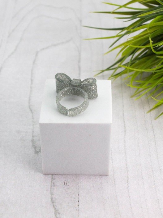 Кольцо акриловое GIRLY "Бантик", черное (d=1,8 см) 