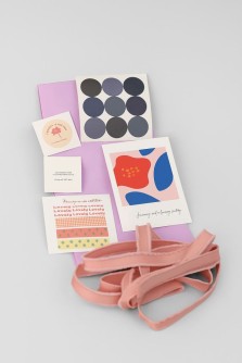 Упаковочный набор для подарков (2 листа+лента+открытка+5 наклеек) "Gentle touch", 50x70 см