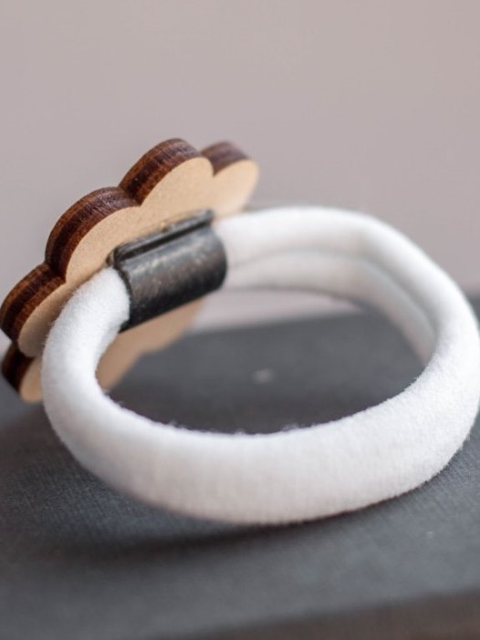 15813. Резинка для волос ECO из дерева DAISY 