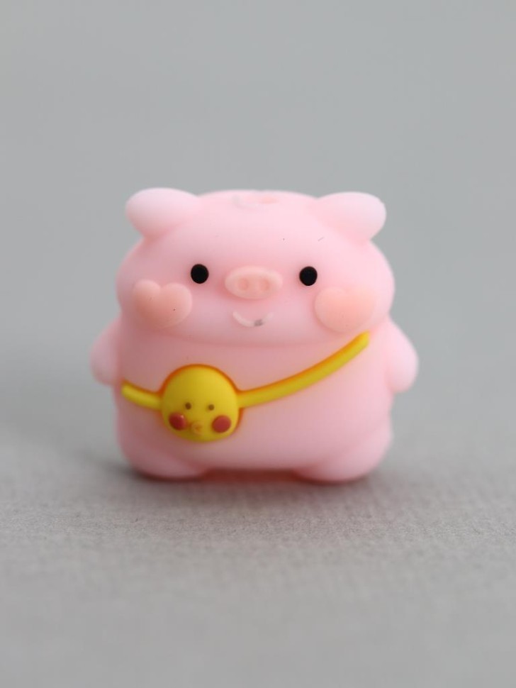 Защитная насадка для провода iLikeGift "Свинка с сумочкой"