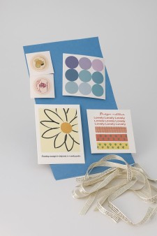 Упаковочный набор для подарков (2 листа+лента+открытка+5 наклеек) "Dreamwave", 50x70 см