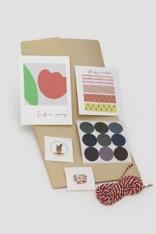 Упаковочный набор для подарков (2 листа+лента+открытка+5 наклеек) "Red thread", 50x70 см