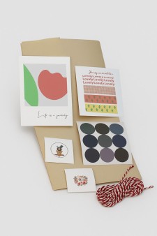 Упаковочный набор для подарков (2 листа+лента+открытка+5 наклеек) "Red thread", 50x70 см