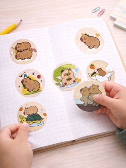 Декоративные наклейки "Капибара" (d=25мм, 500 шт. в рулоне)