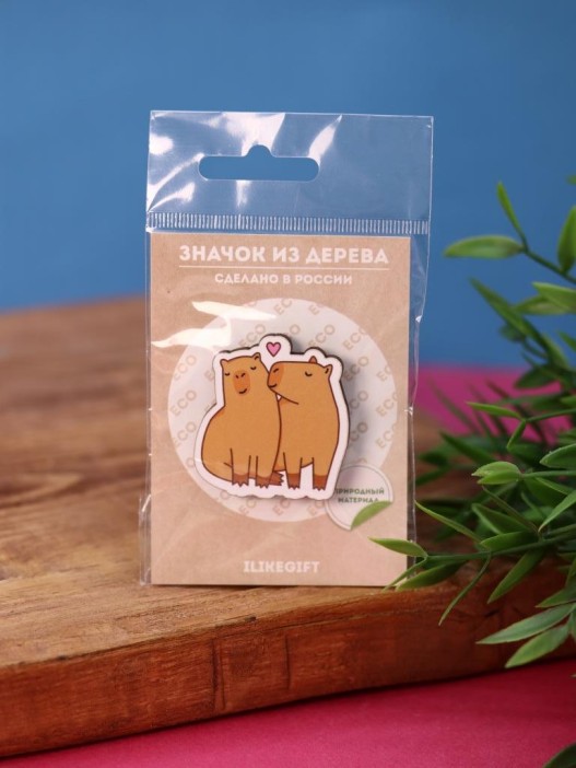 Значок ECO из дерева Capybara in love 