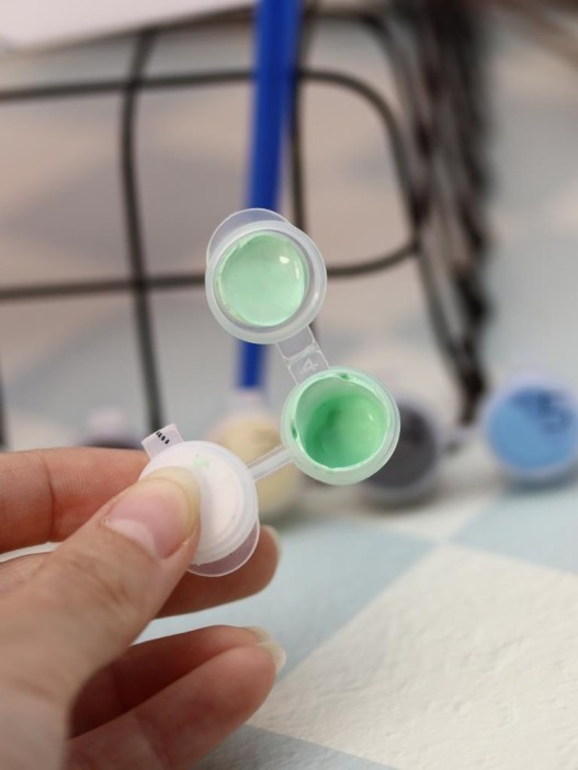 Картина по номерам на подрамнике Draw Me! «Girl in a hat», (20*20 см) 