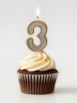 Свеча для торта "Sparkle digit" цифра 3, (7 см)