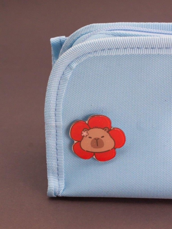 Значок акриловый iLikeGift "Капибара в цветке"