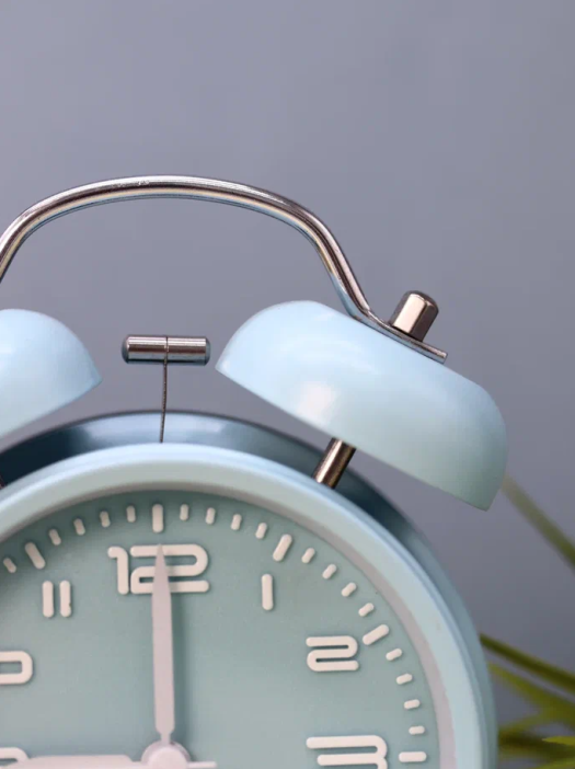 Часы-будильник &quot;Numeral white&quot;, green 