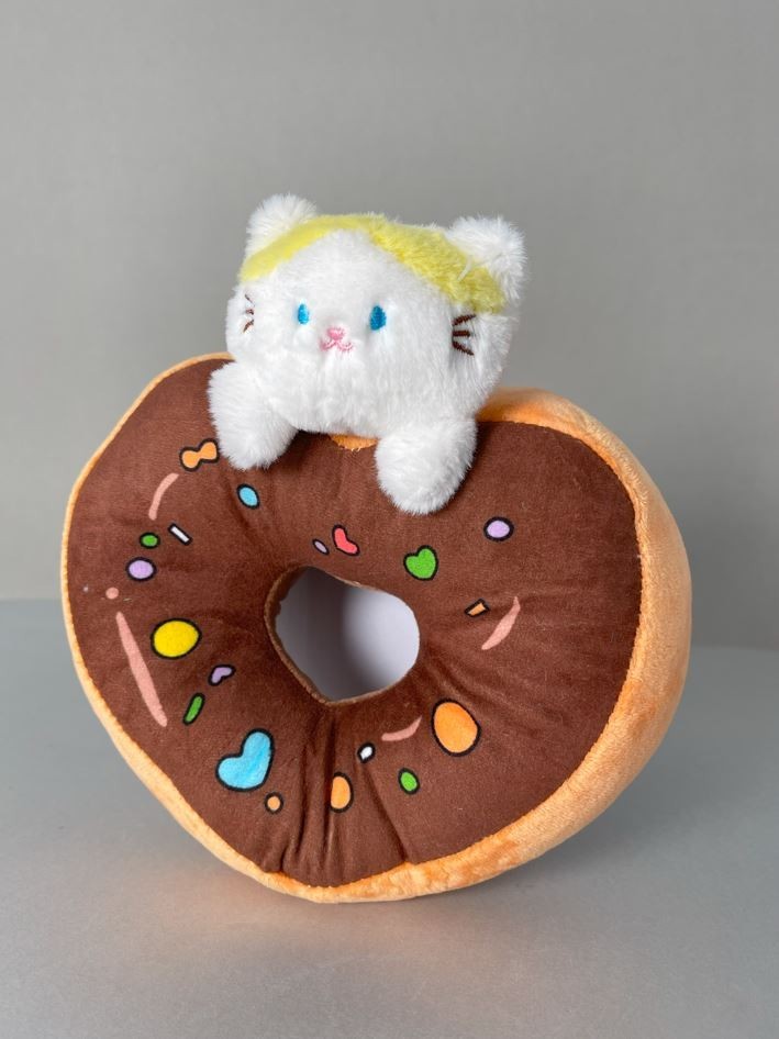 Мягкая игрушка "Кот с пончиком", коричневая, 20 см