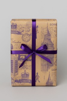 Крафт бумага "Лондон" фиолетовый цв. на коричневом фоне 70 см*8,5 ярд