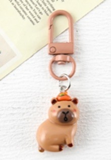 Брелок акриловый iLikeGift "Капибара и помидор", коричневый