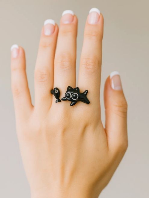 Кольцо акриловое GIRLY "Кот-охотник", черное