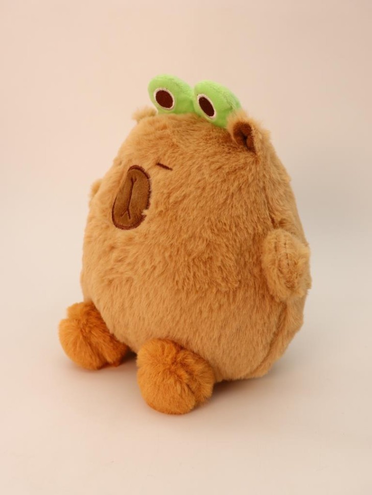 Мягкая игрушка "Капибара в ободке с лягушкой", коричневый, 20 см