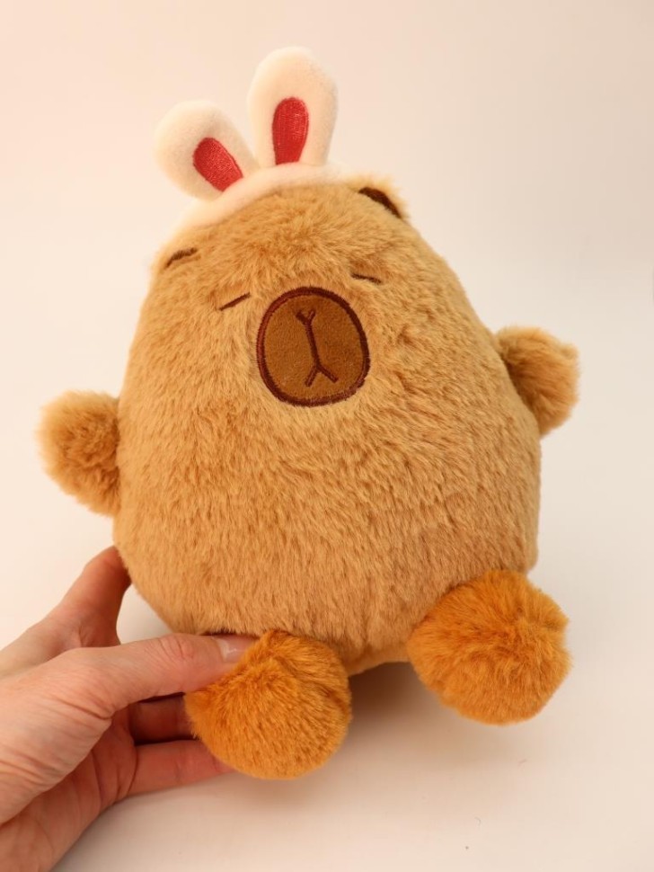 Мягкая игрушка "Капибара в ободке с ушками", коричневая, 25 см