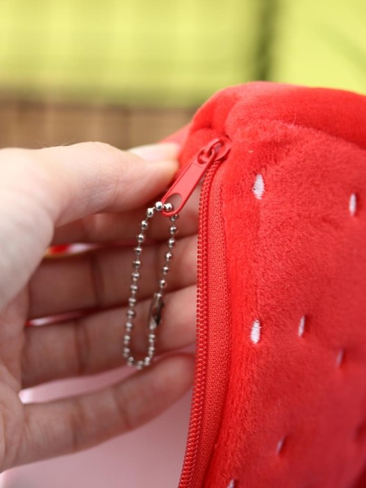 Пенал плюшевый &quot;Strawberry&quot;, red (22*12 см) 