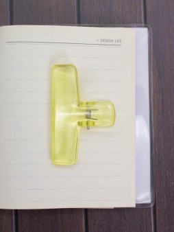 Зажим канцелярский "Transparent", yellow (7.6*6.3 см)