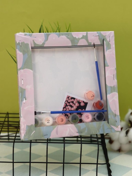 Картина по номерам на подрамнике Draw Me! «Beautiful flowers», (20*20 см) 