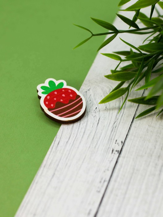 Значок ECO из дерева STRAWBERRY IN CHOCOLATE 