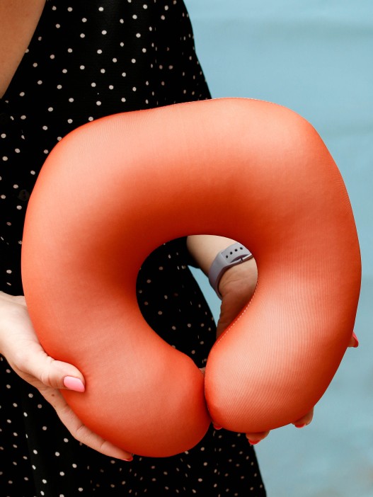 Подголовник антистресс Hugme toys «Какашка» 