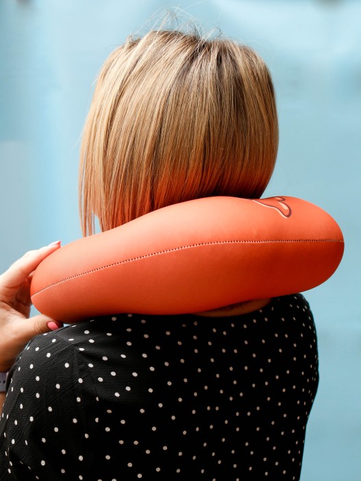 Подголовник антистресс Hugme toys «Какашка» 