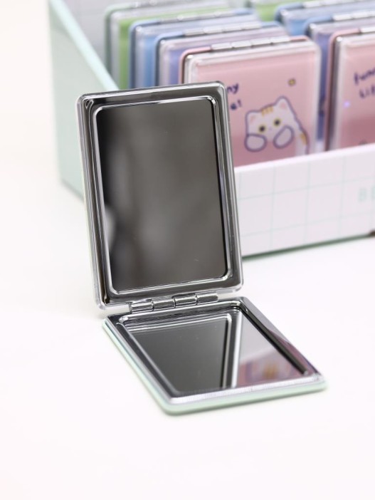 Зеркало шейкер раскладное &quot;Good luck Bear&quot;, зеленое, 8*6 см 