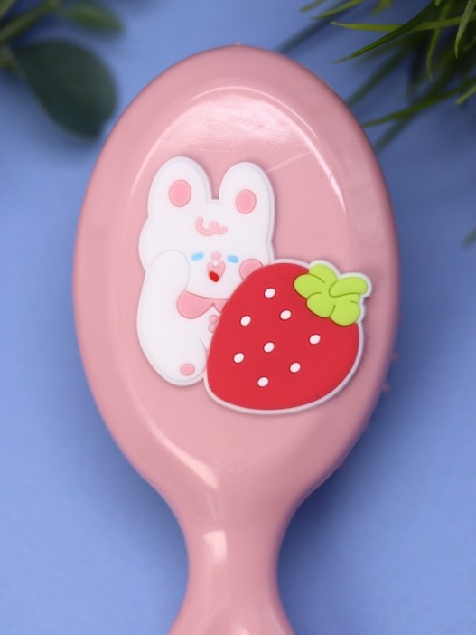 Расческа "Заяц с клубничкой", розовая 