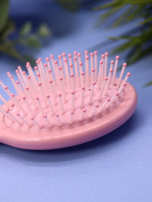 Расческа "Заяц с клубничкой", розовая 